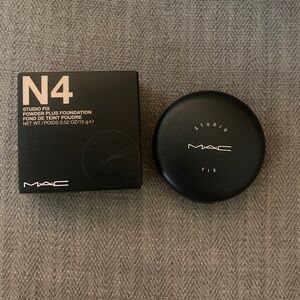 BNIB - Original formula N4 Mac cosmetics studio fix foundation powder